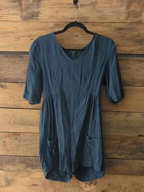 Women’s Textured V-Neck Tunic Top in Slate Blue